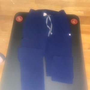 XS navy figs like new.  Yola. smoke free home